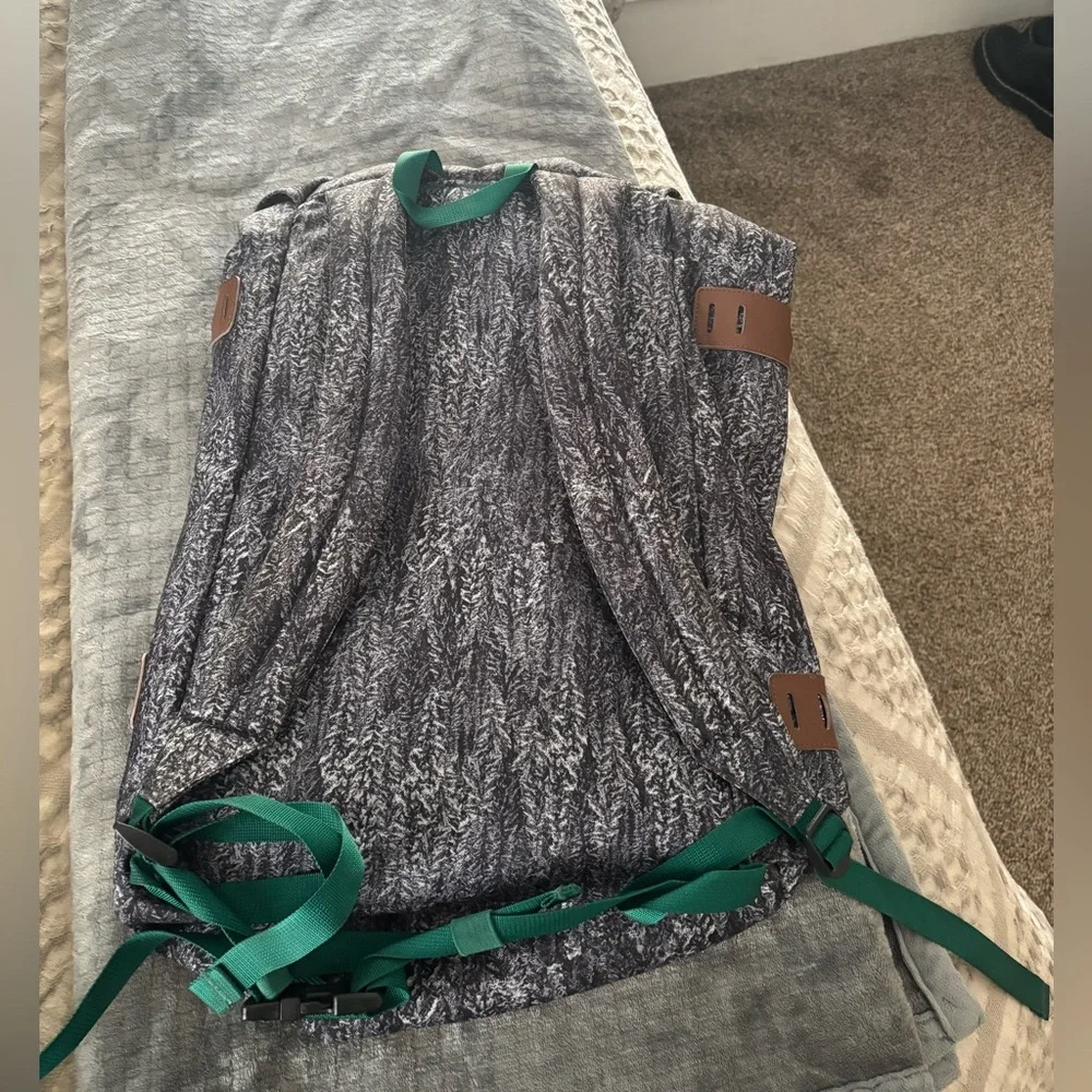 Patagonia Gray Knit Backpack with Green Straps - Picture 2 of 2